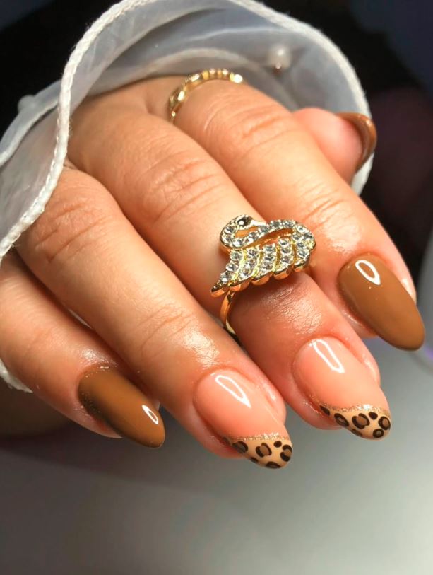 esmaltação em gel, unha decorada com efeito tigrado